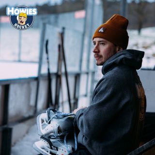 Čas na ledě je svatý. 🙌 A páska Howies? Tvůj spojenec. 💯 👉 www.howieshockeytape.cz #tape #cloth #clothtape #colored...